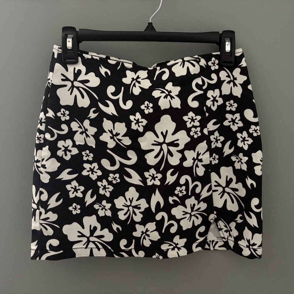 Wild Fable Hawaiian Print Black and White Mini Skirt